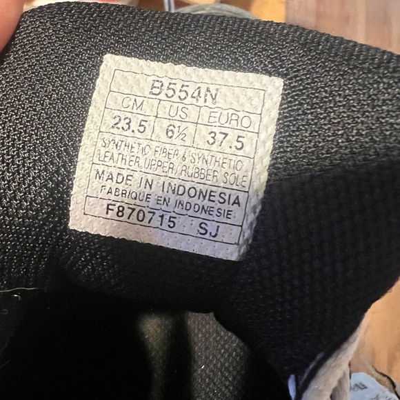 Only worn for one volleyball season never worn off the court! Really comfortable - Picture 3 of 5